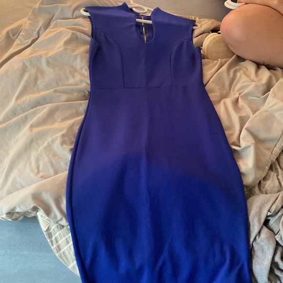 Blue form fitting dress - Picture 2 of 3